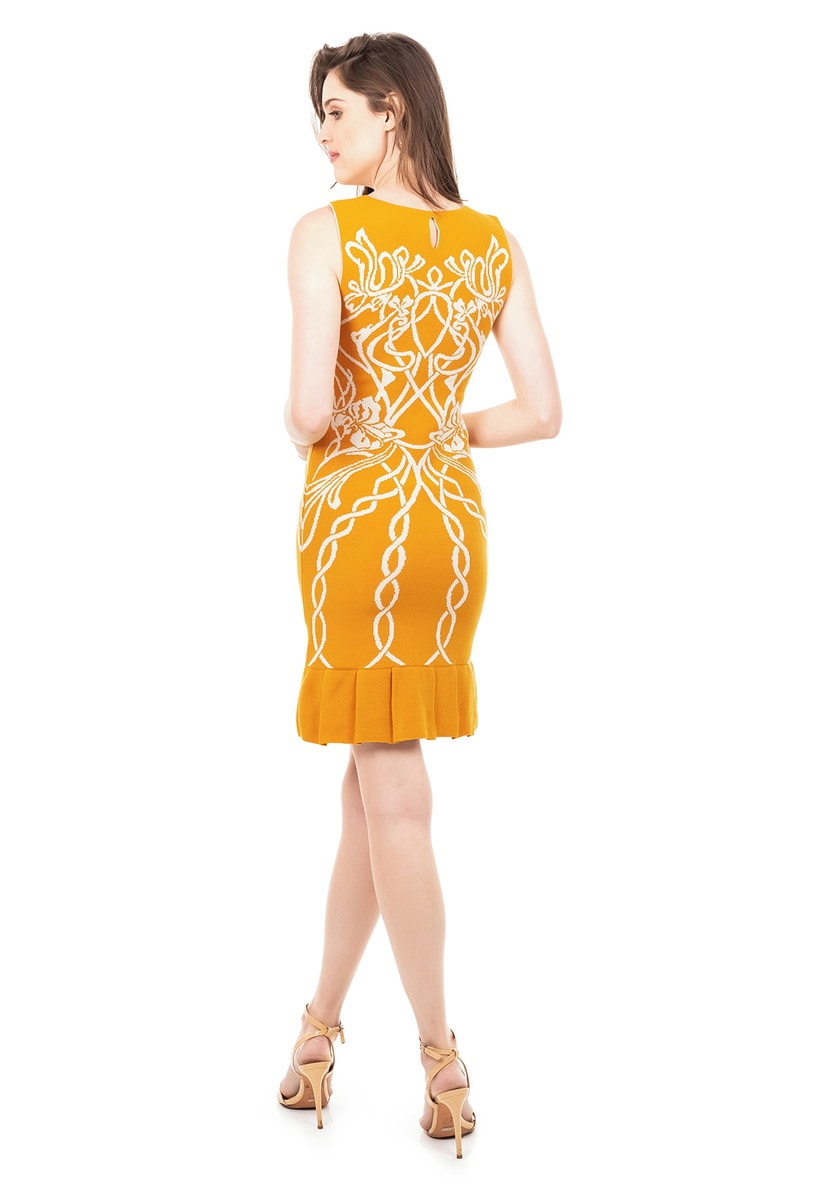 Vestido Curto de Tricot Modal Com Estampa Floral e Babado na Barra Feminino Mostarda com Branco