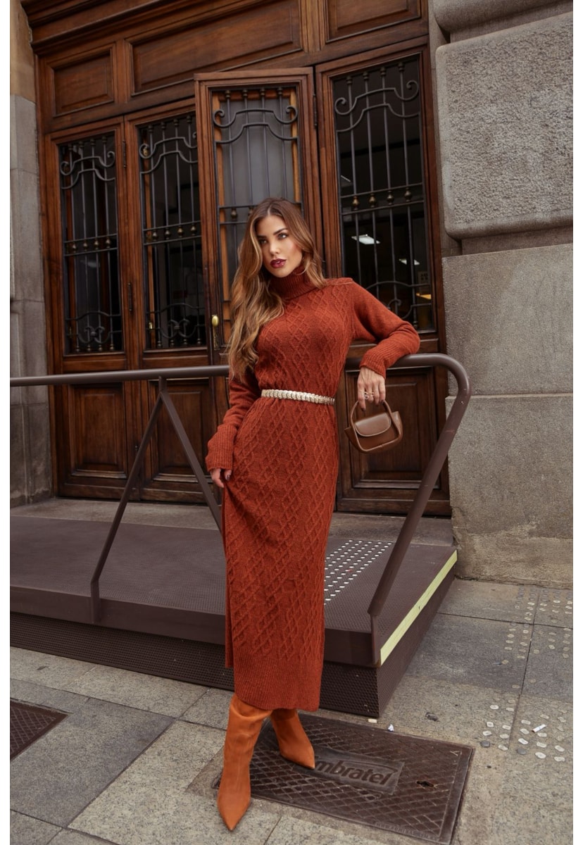 Vestido Longo de Tricot Mousse Gola Boba e Fenda Feminino Terracota