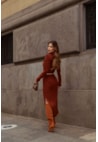 Vestido Longo de Tricot Mousse Gola Boba e Fenda Feminino Terracota