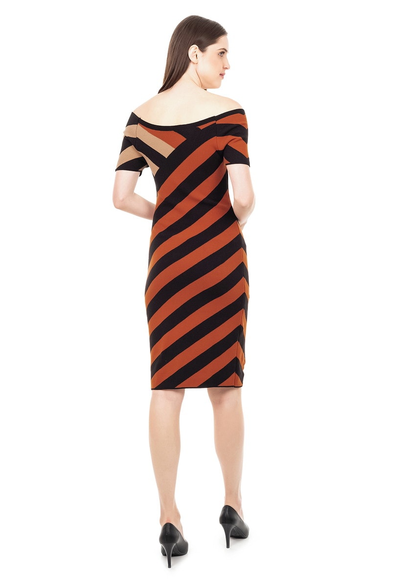 Vestido Pink Tricot Tubinho Curto de Tricô Modal Listrado Ombro a Ombro Feminino Preto com Ferrugem